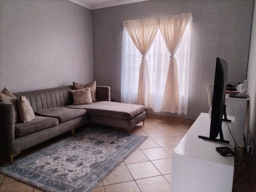 1 Bedroom Property for Sale in Waterval East North West
